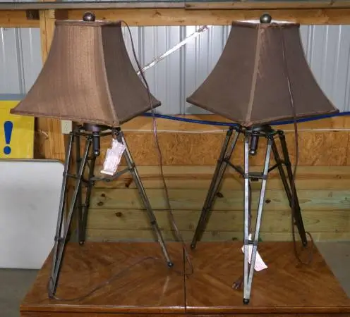 Nice Pair of Tripod Table Lamps 34 Tall LOOK !!!!!!!
