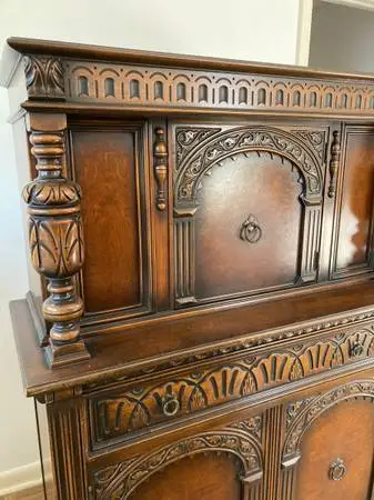 Jacobean China Cabinet – Vintage, Old-School, (DIY Fixer!) – Must Pick
