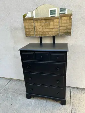 BEAUTIFUL RARE SOLID MAPLE DRESSER TRIPLE MIRROR CAN DELIVER LOCAL IF NEEDED