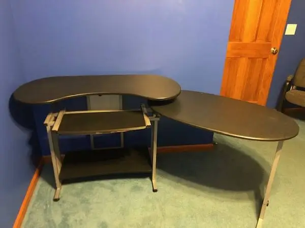 Computer desk