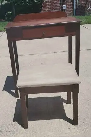 VANITY TABLE & STOOL 16X28X30
