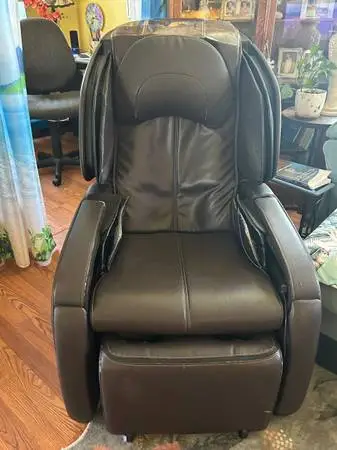 MASSAGE CHAIR, GENTLY USED, WORKS FINE