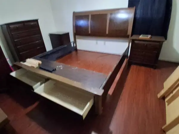 King size bedroom