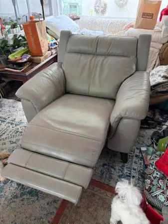 $100 FIRM - Barcalounger Leather Power Recliner Chair - Laguna Beach