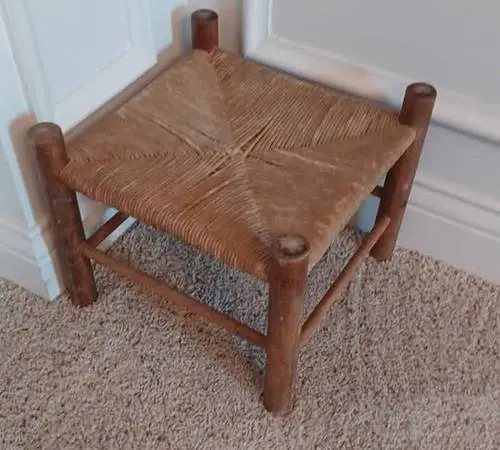 PRIMITIVE  RUSH STOOL  11 x 11 x 9  tall