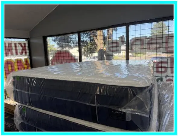 QUEEN SIZE STEARNS & FOSTER LAKERIDGE PILLOW TOP MATTRESS & BOX BED