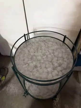 Round table with wheel