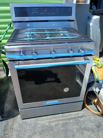 Like new ! KitchenAid stainless steel gas stove with air fry