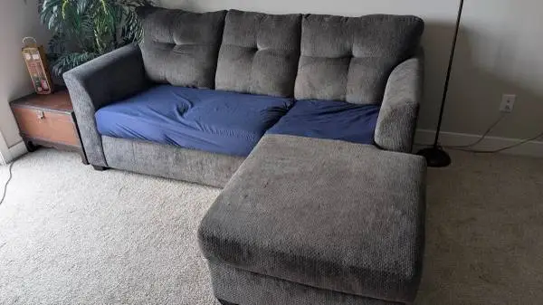 Couch w/moveable ottoman