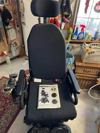 QUANTUM POWER WHEEL CHAIR