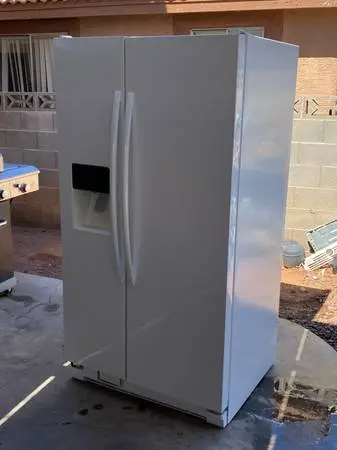WHITE AMANA REFRIGERATOR SIDE BY SIDE
