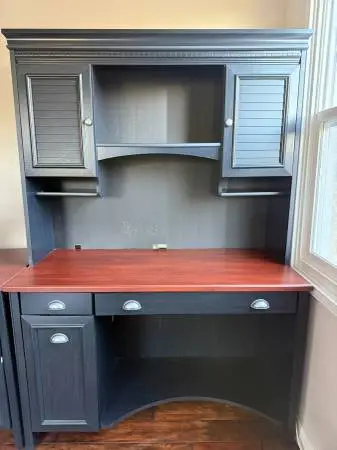 Bush Furniture Computer Desk with Hutch – Two-Tone Finish