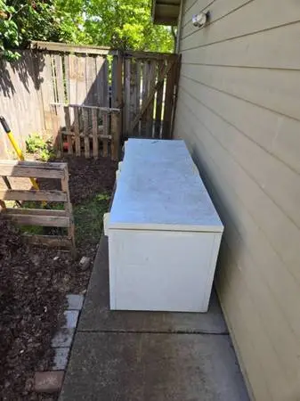 Huge floor freezer works perfectly, could deliver