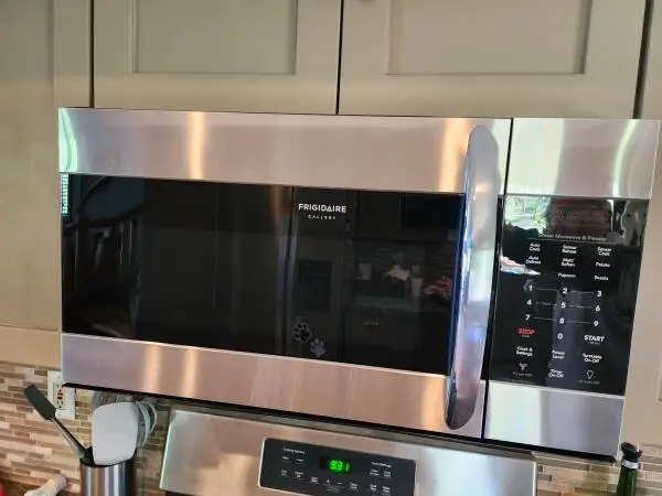 FRIGIDAIRE GALLERY OVER-THE-RANGE MICROWAVE, STAINLESS STEEL, LIKE NEW
