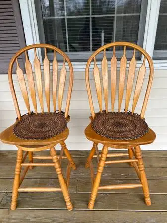 2 swivel chairs
