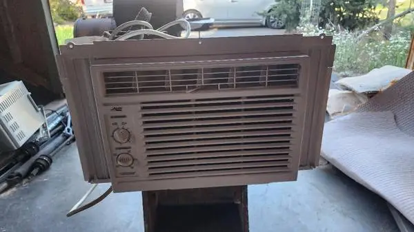 Air Conditioner 5000 BTU Arctic King