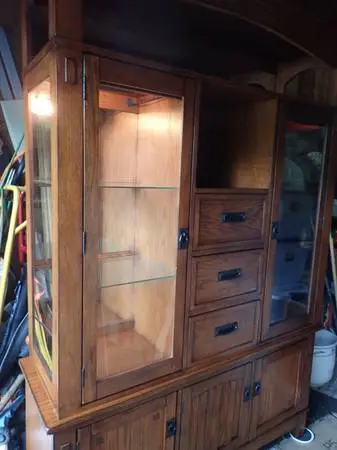 Mission Style Buffet/Display Cabinet Oak real wood - 2 Pieces