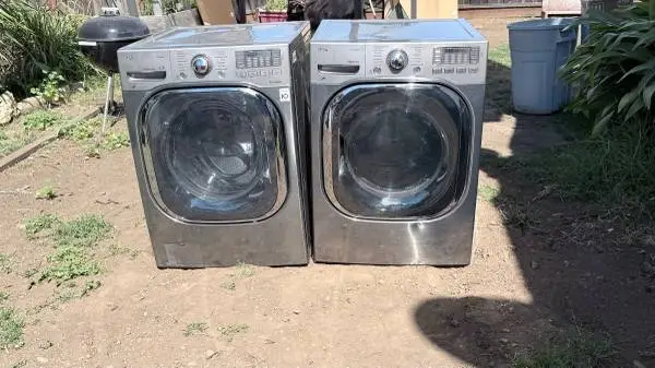 LG WASHER AND GAS DRYER SET