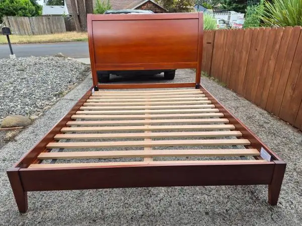 ⭐Solid Wood Cherry Finish QUEEN Platform Sleigh Bed Frame-NICE!