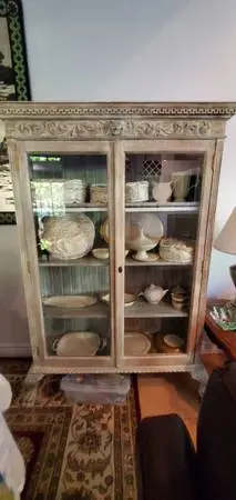 MINT REAL WOOD Breakfront China Closet cabinet Carvings feet display