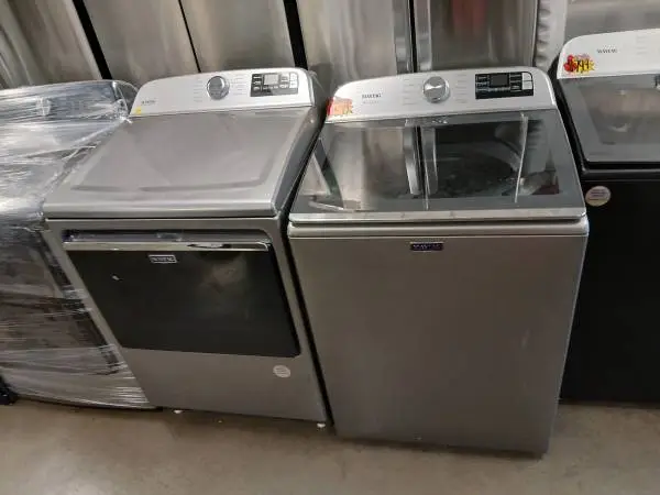 Maytag extra large 5.3 cu ft top load washer and gas dryer