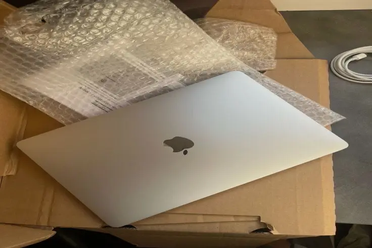 MacBook pallets