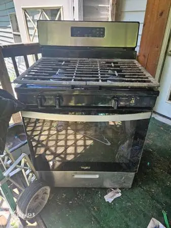 Gas stove