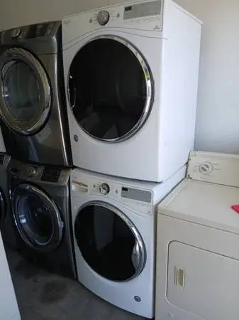 Whirlpool steam clean Heavy-duty front load washer and gas dryer
