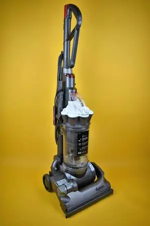 Dyson DC33 Bagless Vacuum