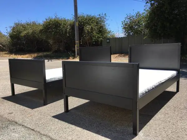 •••••(2) Twin Beds With Mattresses •••••