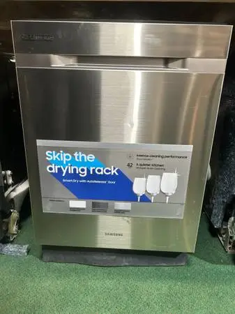 Samsung* Chef Collection 24-Inch Top Control Built-in Dishwasher