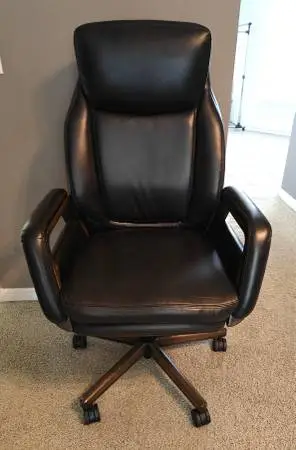 🪑 Black Leather Executive Office Chair (Read description)