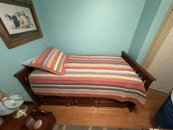 Twin Solid Wood Platform Bed with Mattress & Drawers Underneath