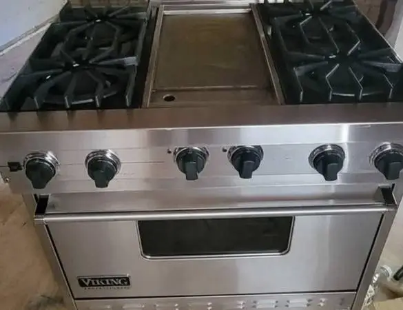 Viking Stainless Steel 36” Wide Gas Range 4-Burners with Griddle