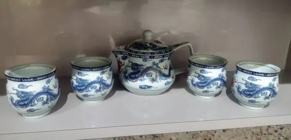 Tea Pot w/4 cups