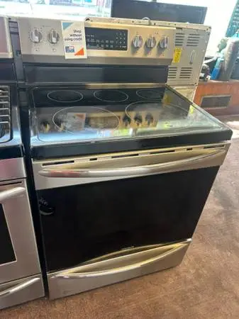 Frigidaire Gallery Electric Stove in Stainless Steel