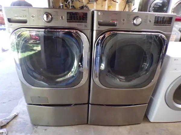 Stainless 5.0 cf LG FRONT LOAD WASHER&DRYER/ pedestals