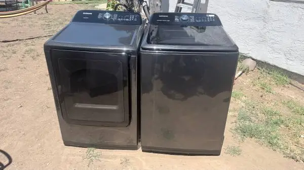 SAMSUNG WASHER AND GAS DRYER SET