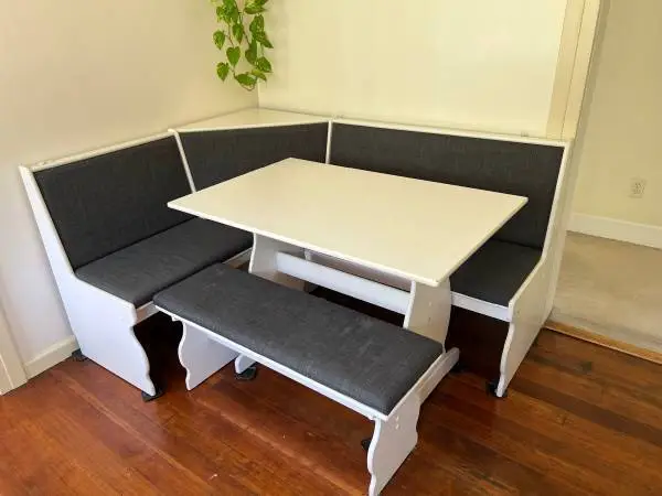 Breakfast Table Nook