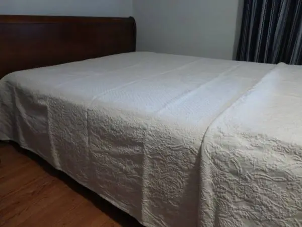 NEW Ecru Matelasse Bedspread, Queen-Size (100% Cotton/Premium Quality)