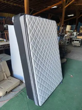 Mattress with box spring size full in good condition 53 wide