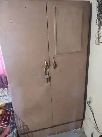 Metal closet