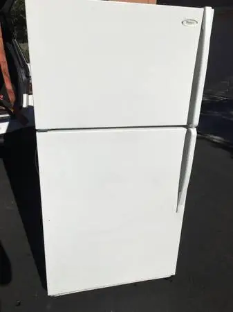 FREE DROP OFF - WHIRLPOOL 21 CU. FT. TOP FREEZER REFRIGERATOR WITH ICE MAKER IN