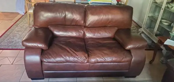 LIKE NEW Very Comfortable plush REAL Leather Love Seat Brown