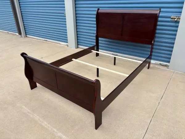 Beautiful Cherry Finished Full Size Sleigh Bed Frame