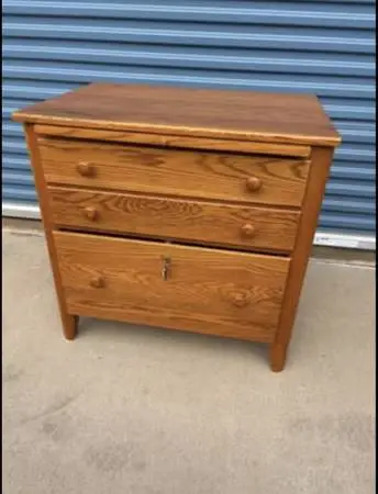 Exquisite Like New Flawless Oak 3 Drawer File Cabinet