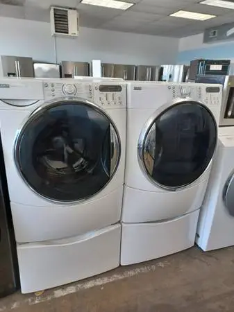 Kenmore Washer&Dryer Set whit pedestals