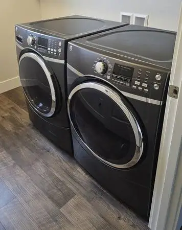 GE Washer and Dryer Set