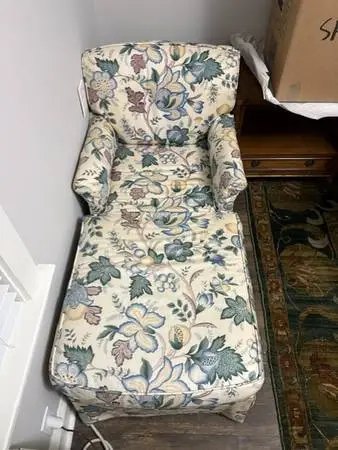 Vintage Lounge Chair - Floral Pattern - Matching Drapes