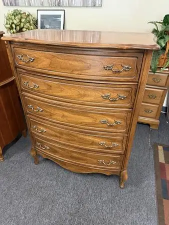 Broyhill French Country Chest Of Drawers